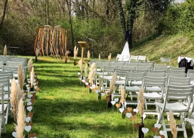 Parcs et jardins de la salle de réception chapelle Saint Bacchi pour vos mariages et événements privés à Jouques en Provence