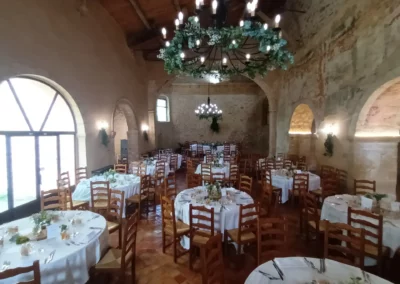 Salle de réception chapelle Saint Bacchi pour vos mariages et événements privés et professionnels à Jouques en Provence